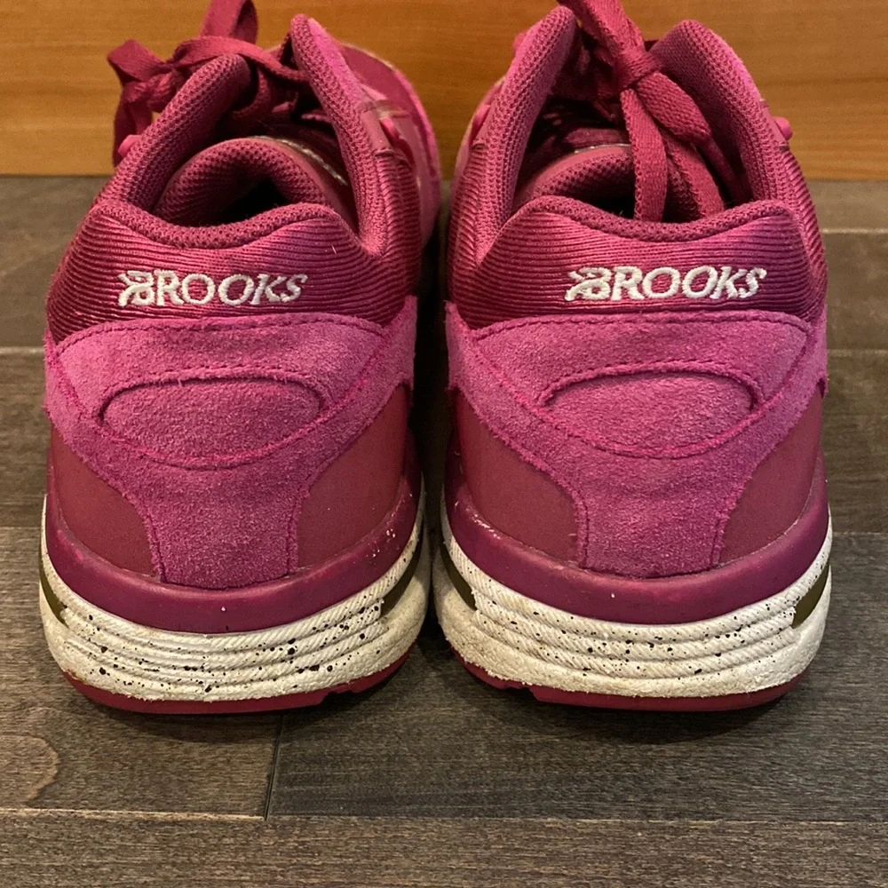 Brooks Fusion Womens Heritage shoe size 9